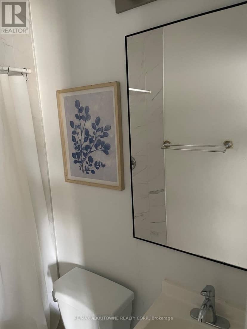 66 Wellington Street S — photo 8 of 40