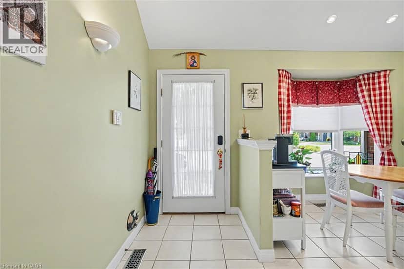1275 STEPHENSON Drive Unit# 6 — photo 4 of 40