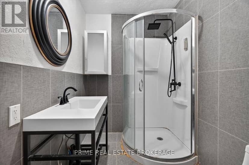 42 Bruce Street — photo 14 of 34