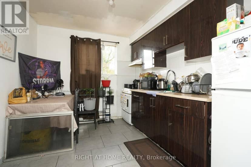 59 Saunby Street N — photo 22 of 40