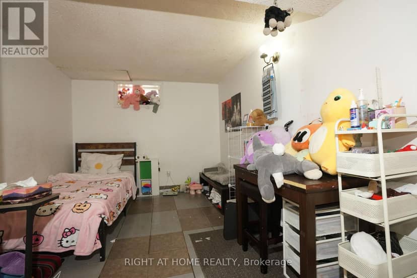 59 Saunby Street N — photo 9 of 40