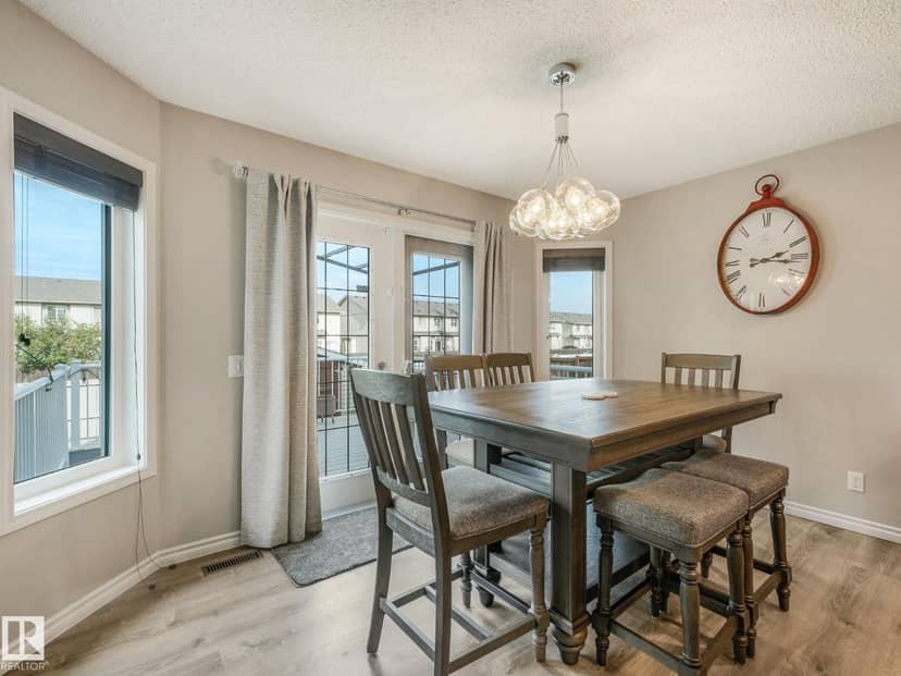 219 Silverstone Cr — photo 10 of 40
