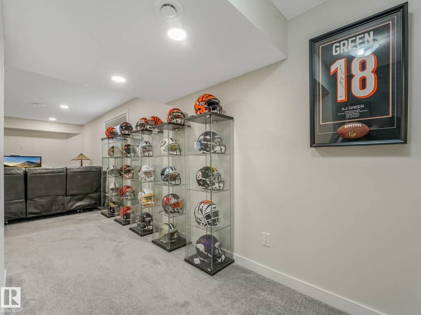 219 Silverstone Cr — photo 25 of 40