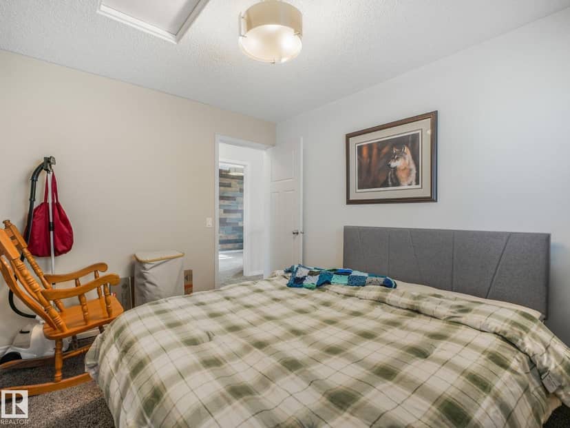 219 Silverstone Cr — photo 19 of 40