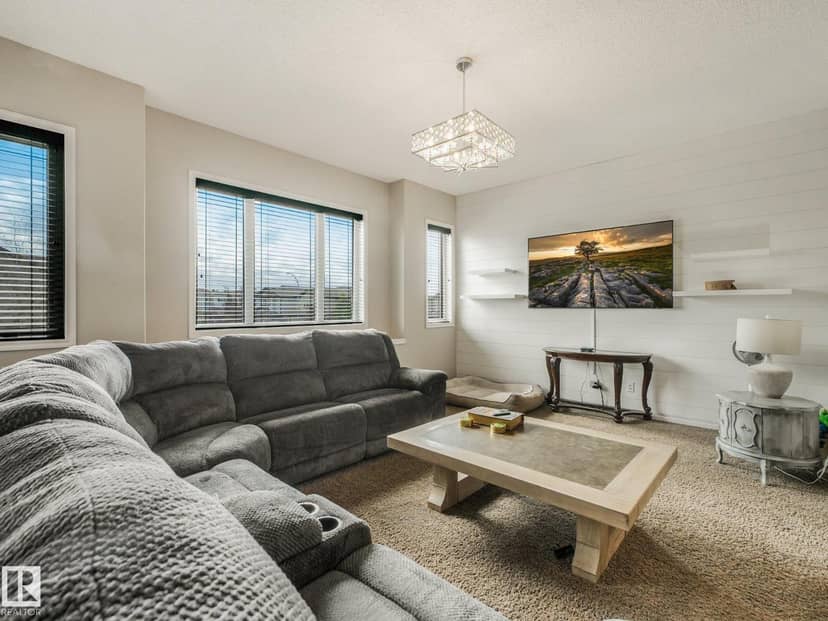 219 Silverstone Cr — photo 15 of 40