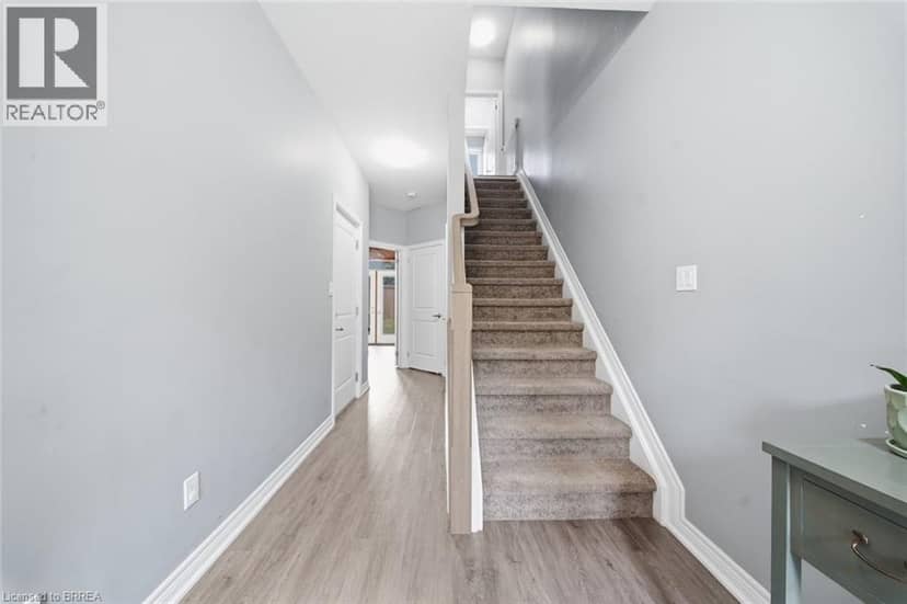 30 BALMORAL Street Unit# 2, Paris, photo 5