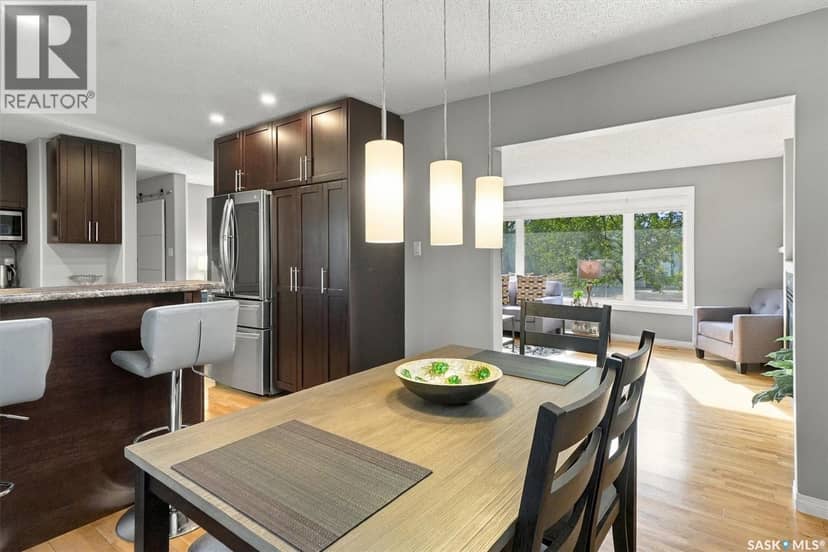 42 Kootenay DRIVE — photo 9 of 40