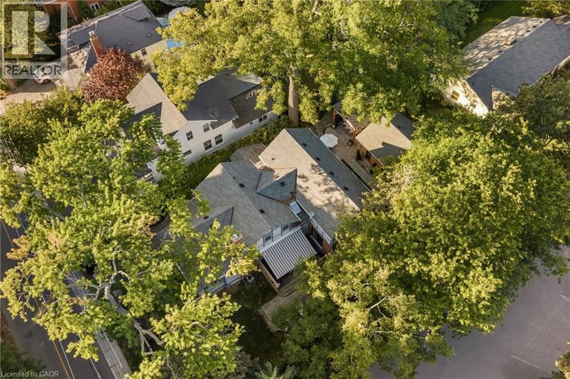 139 ALLAN Street — photo 4 of 39