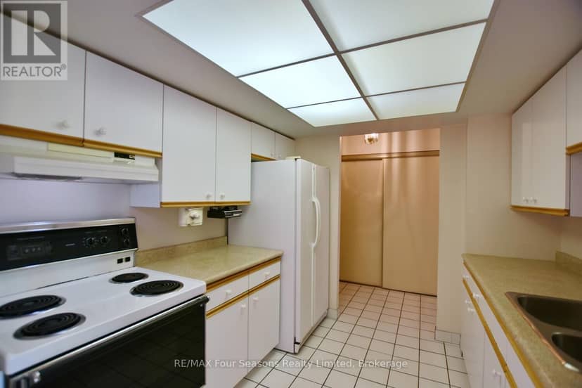 505 - 172 Eighth Street — photo 12 of 40