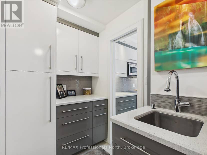 405 - 10A Kimberley Avenue — photo 11 of 38