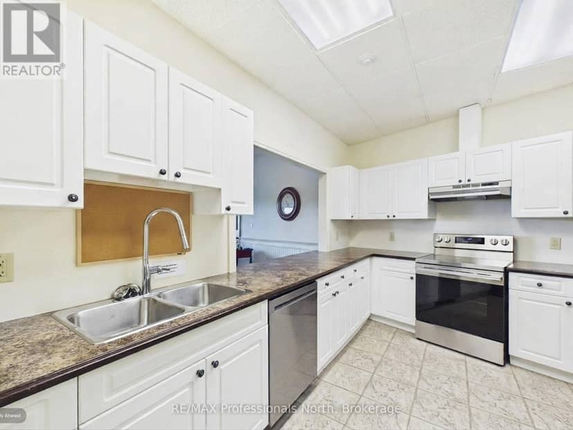 405 - 10A Kimberley Avenue — photo 33 of 38
