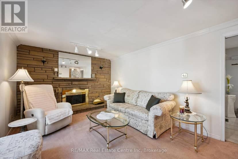47 Lambert Crescent — photo 17 of 40