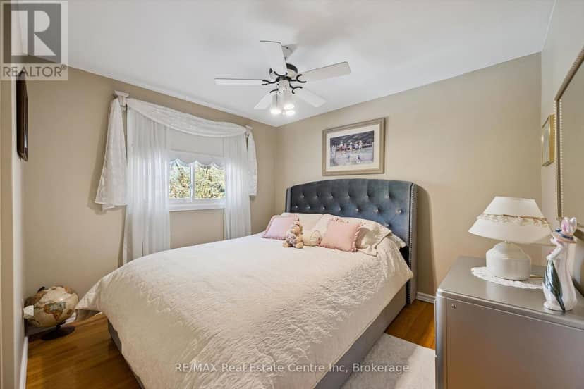 47 Lambert Crescent — photo 21 of 40