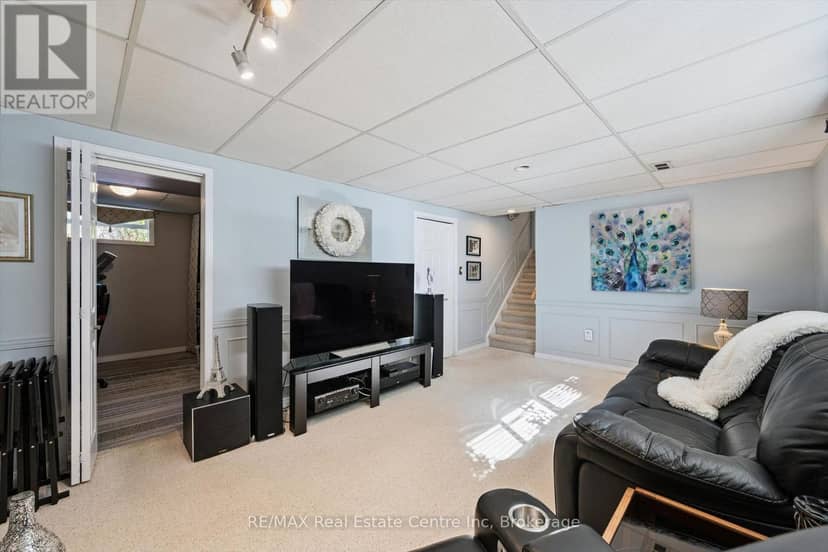 47 Lambert Crescent — photo 27 of 40