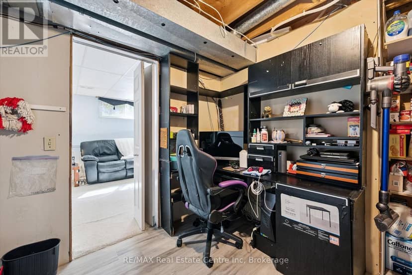 47 Lambert Crescent — photo 29 of 40