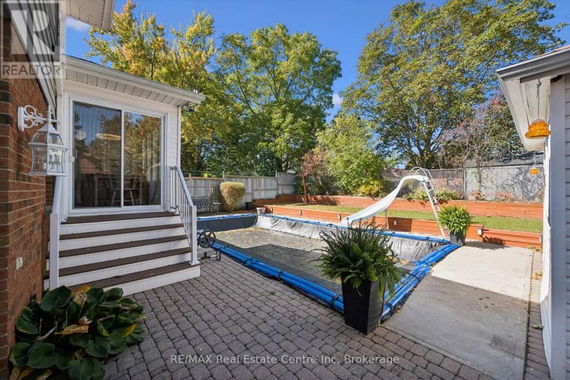 47 Lambert Crescent — photo 32 of 40