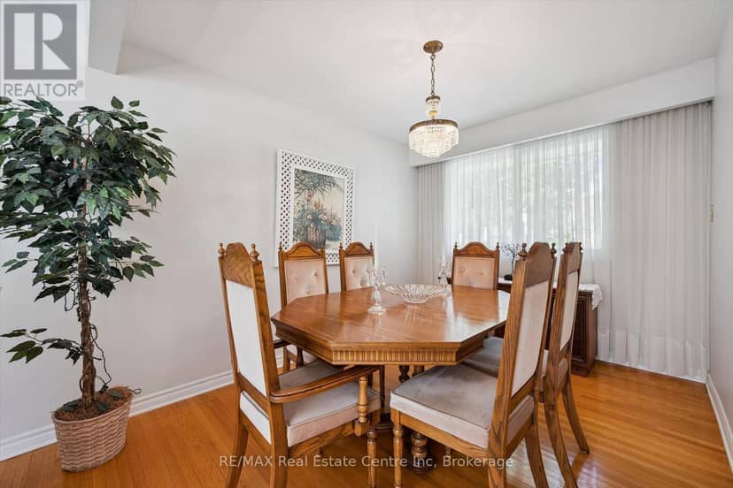 47 Lambert Crescent — photo 9 of 40