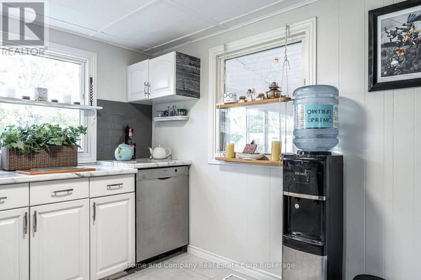 114 Oak Street — photo 10 of 29