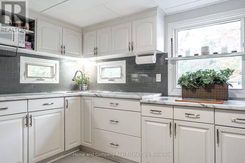 114 Oak Street — photo 11 of 29
