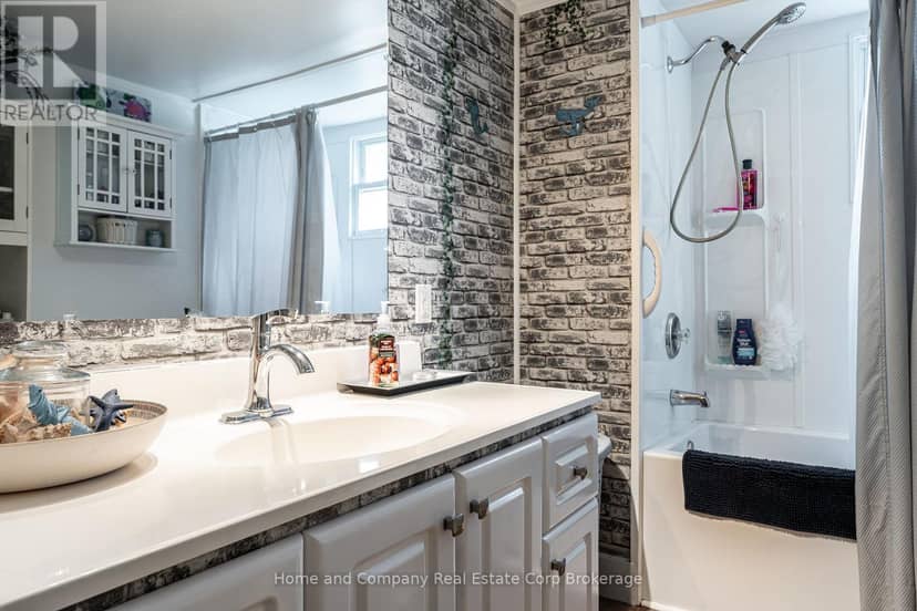 114 Oak Street — photo 14 of 29