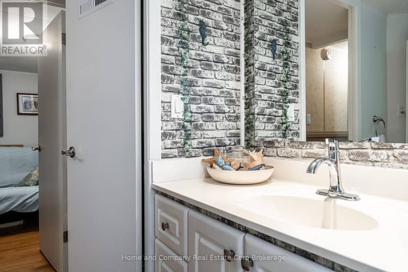 114 Oak Street — photo 15 of 29