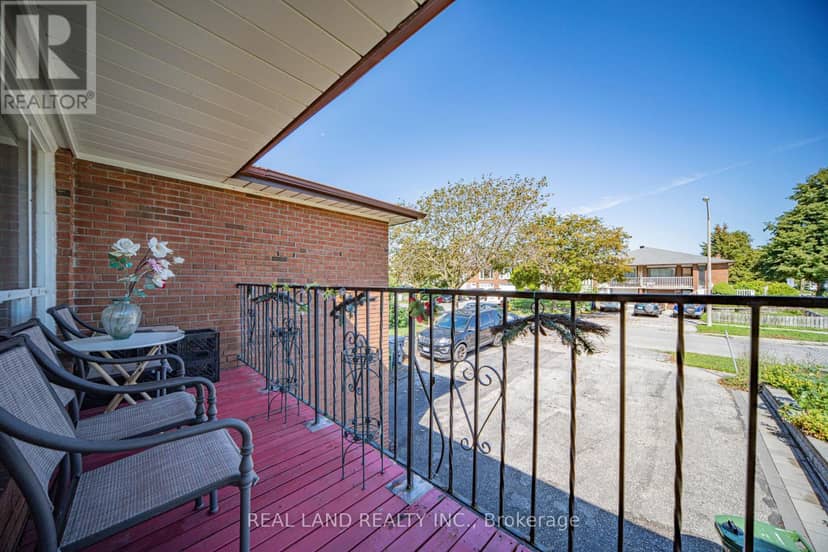37 Pawnee Avenue, Toronto, photo 2