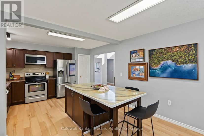 2334 Marsdale Drive — photo 13 of 40