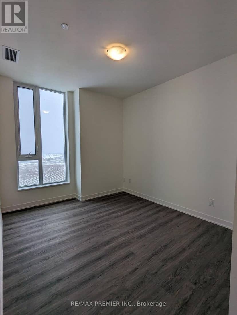 811 - 6 David Eyer Road — photo 11 of 22