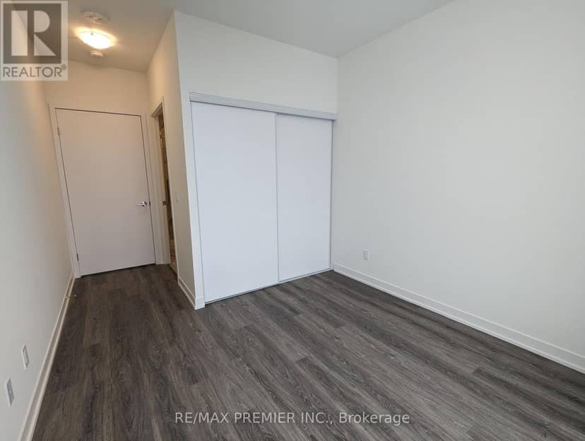 811 - 6 David Eyer Road — photo 14 of 22