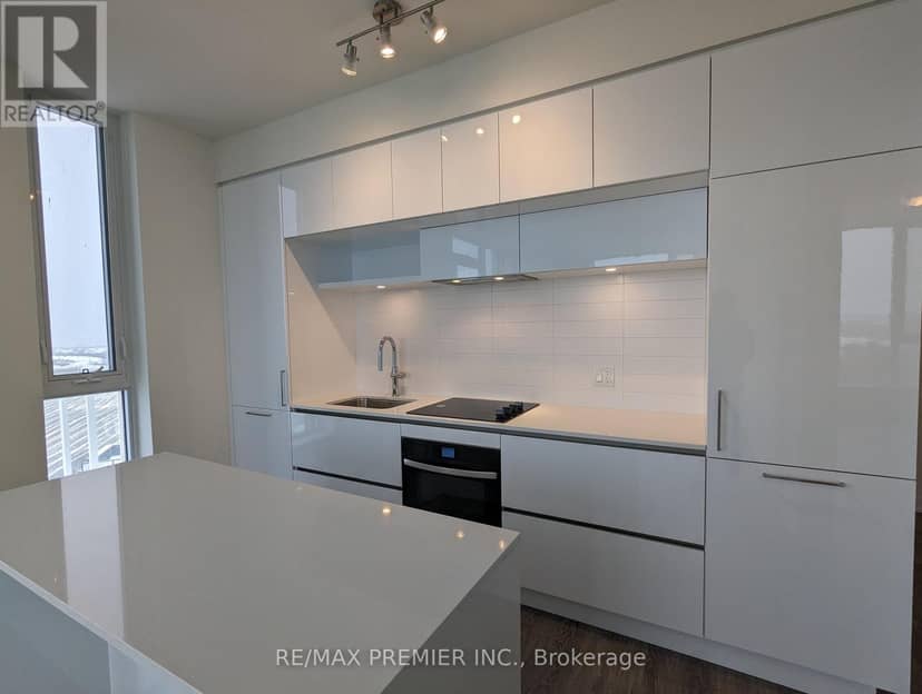 811 - 6 David Eyer Road, Richmond Hill, photo 7