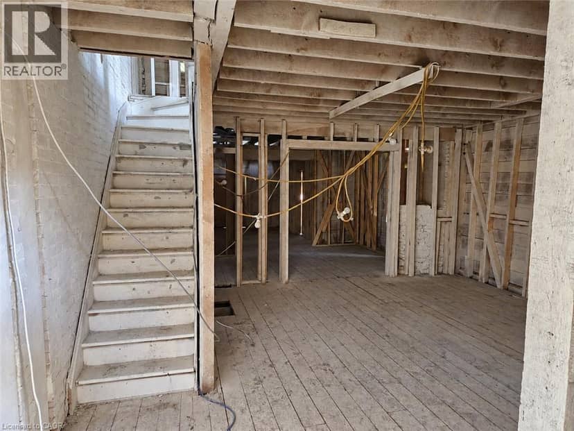 371 HUNTER Street — photo 8 of 10