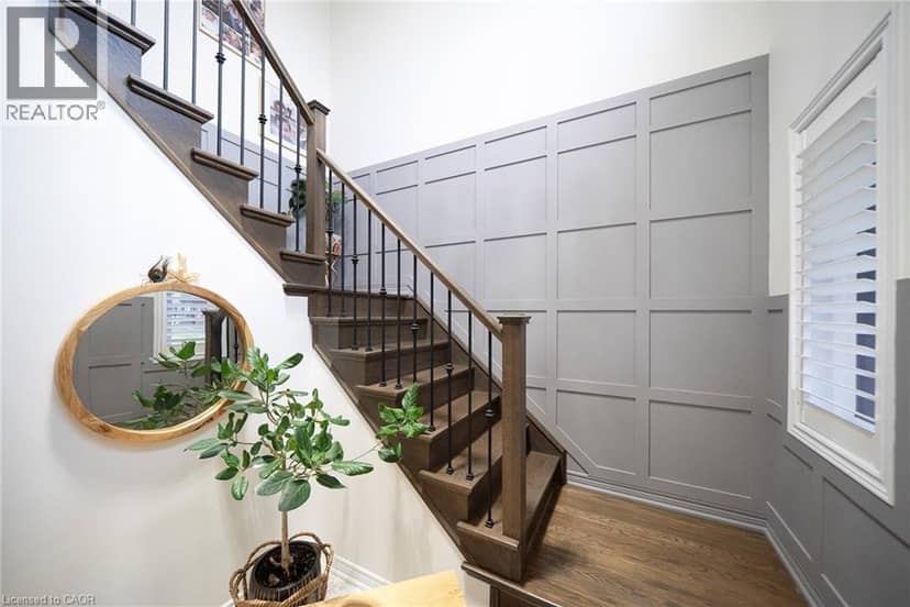 73 ELEANOR Avenue — photo 4 of 36