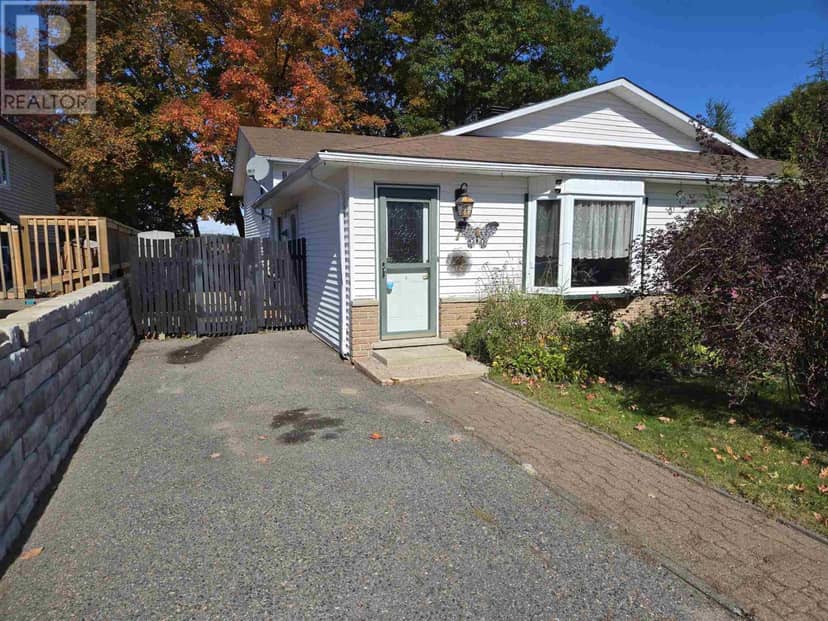 7 Feltz RD, Elliot Lake