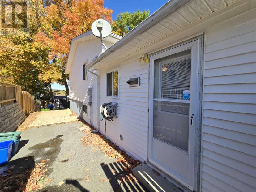 7 Feltz RD, Elliot Lake, photo 2