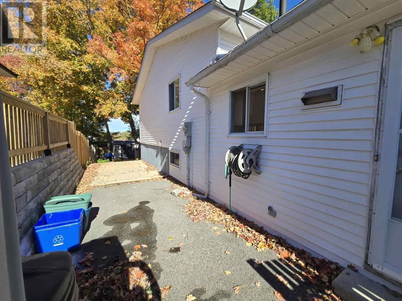 7 Feltz RD, Elliot Lake, photo 3