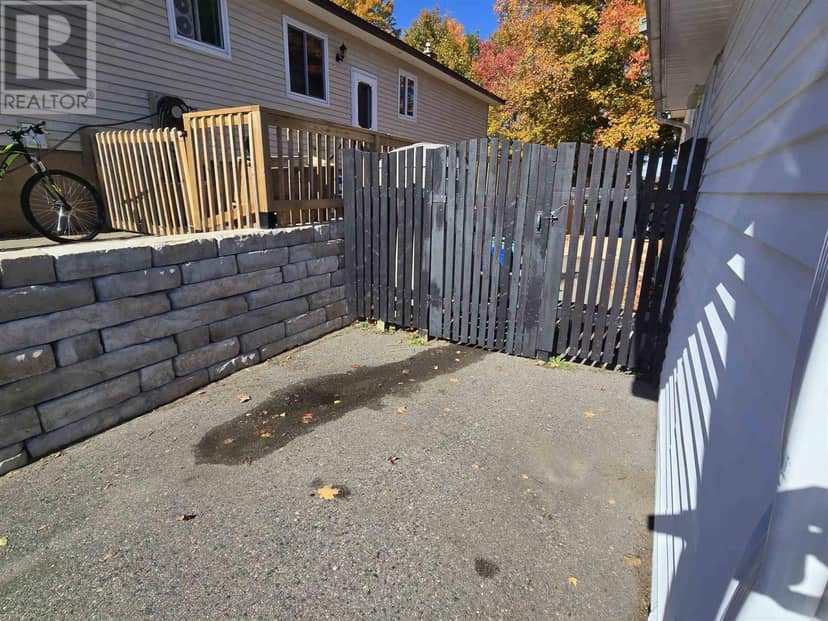 7 Feltz RD, Elliot Lake, photo 4