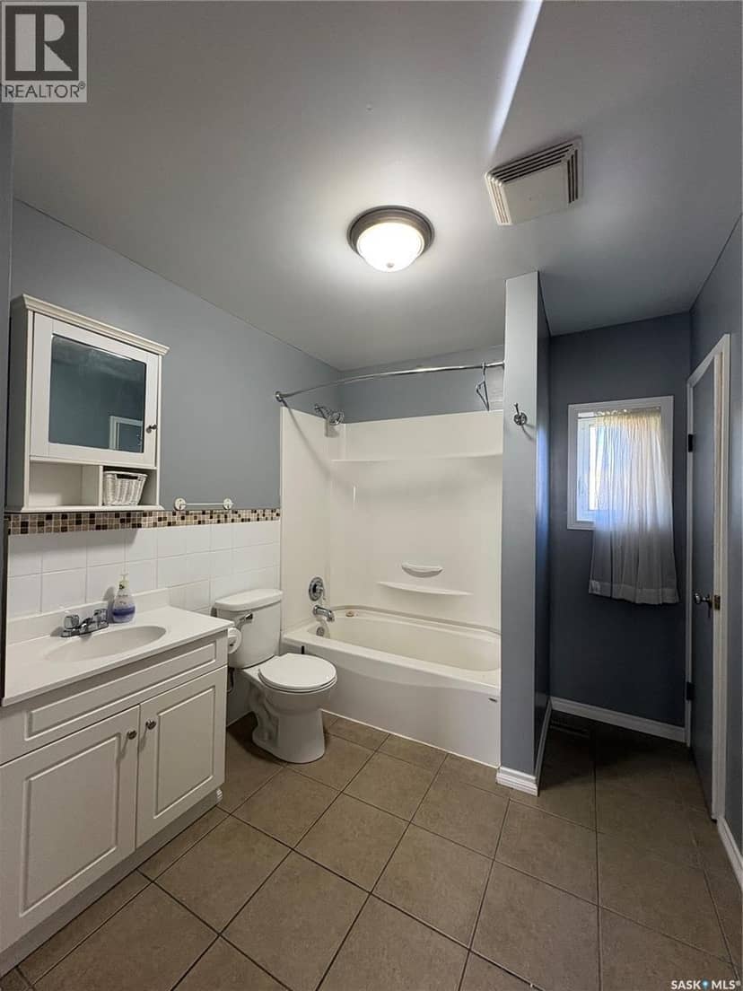 116 6th AVENUE SW — photo 7 of 17