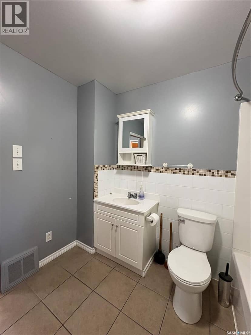 116 6th AVENUE SW — photo 8 of 17