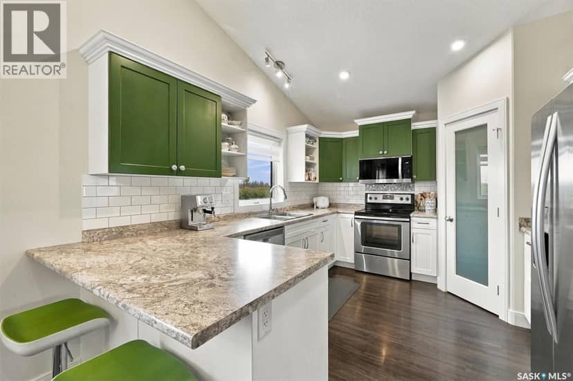 109 Cowan CRESCENT — photo 11 of 40