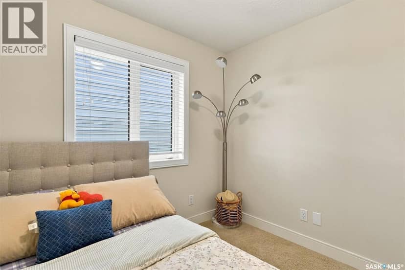 109 Cowan CRESCENT — photo 18 of 40