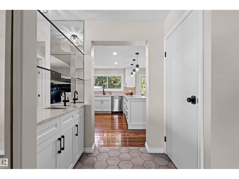 11118 23A AV NW — photo 18 of 40