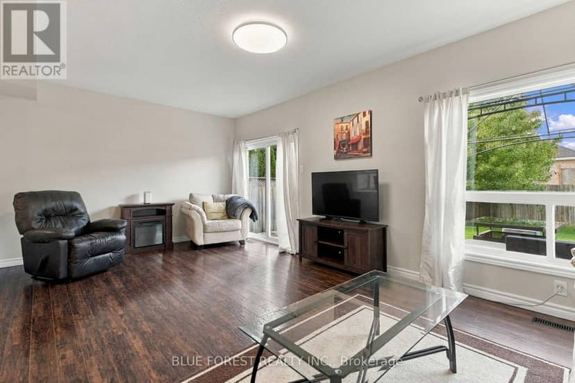 3224 Meadowgate Boulevard — photo 11 of 37