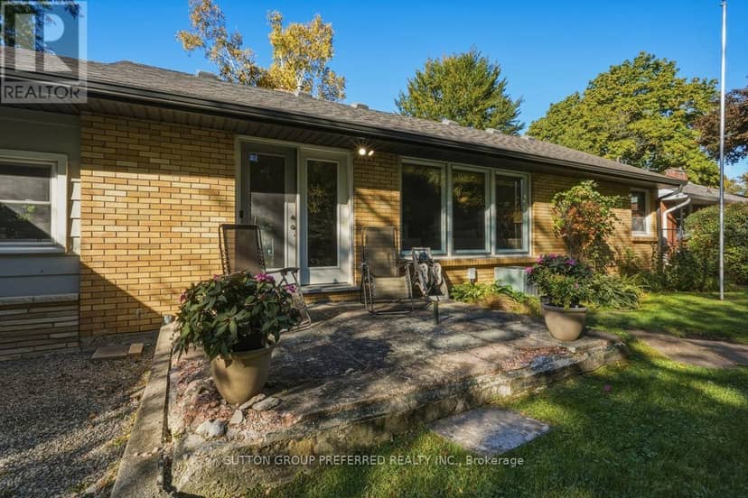 465 Glen Crescent — photo 37 of 40