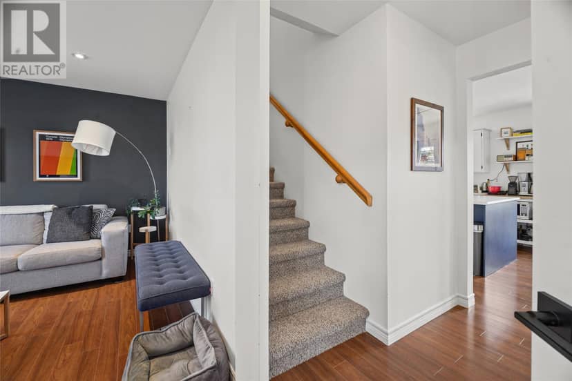 6 Ricketts Road — photo 10 of 29