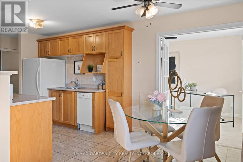 211 - 264 Oakdale Avenue — photo 13 of 26