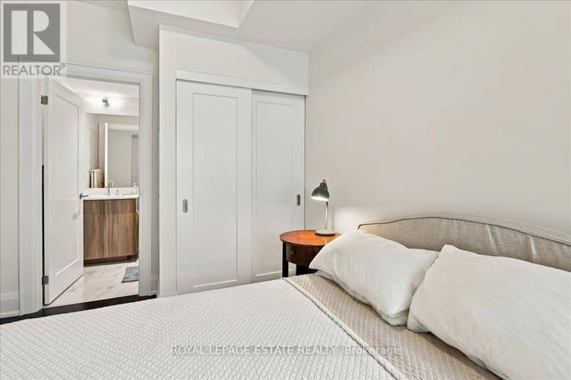 1201 - 88 Cumberland Street — photo 12 of 34