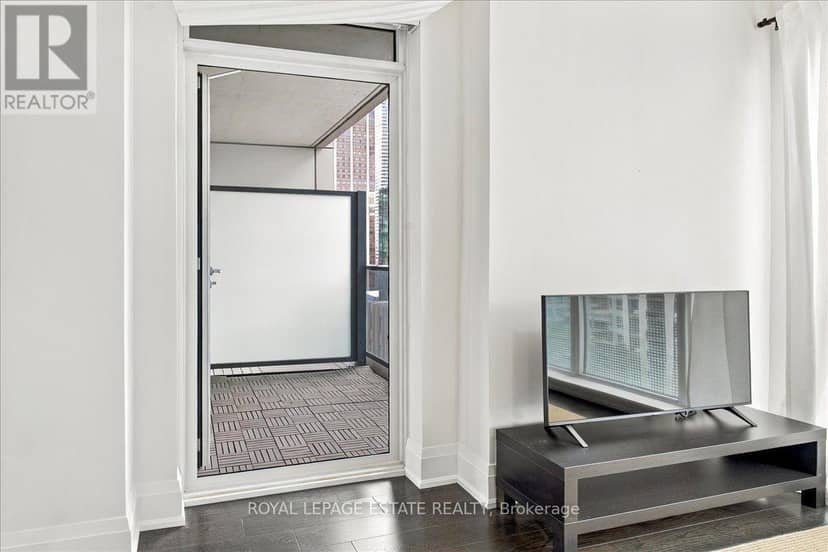 1201 - 88 Cumberland Street — photo 15 of 34