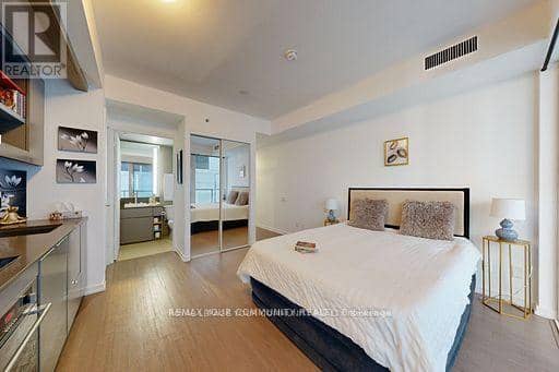 602 - 101 Peter Street — photo 14 of 31