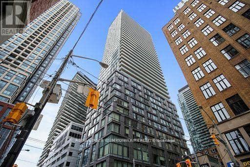 602 - 101 Peter Street — photo 4 of 31