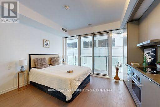 602 - 101 Peter Street — photo 7 of 31